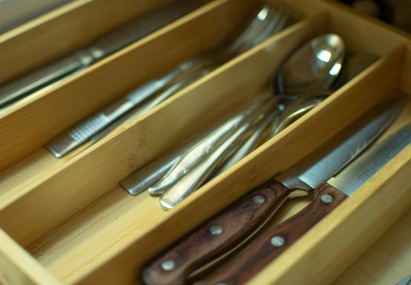 Top Space-Saving Drawer Organizers for Compact UK Kitchens: Maximize Your Storage!